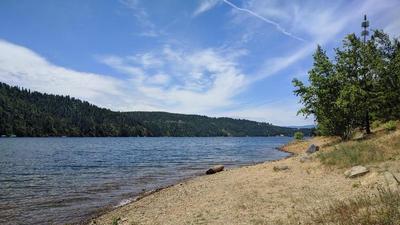 Shoreline by Couer d'Alene Lake in North Idaho